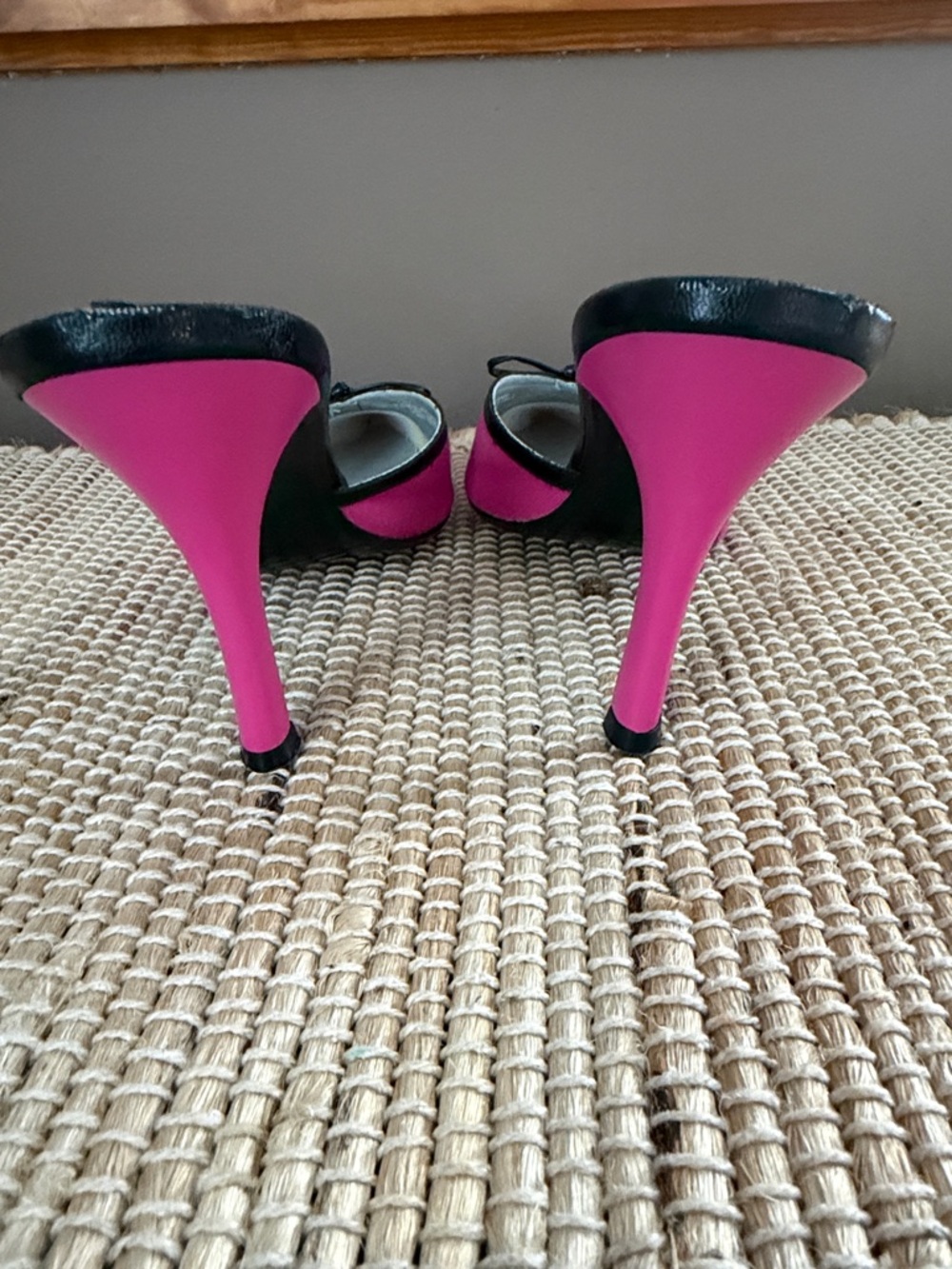 BCBG Paris Fuchsia Hot Pink Floral Pointed Mule Heels Women’s Size 8.5 Y2K - Picture 4 of 8